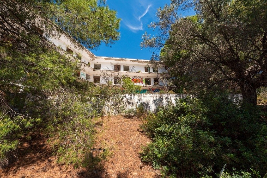 Property photo 2 of 25