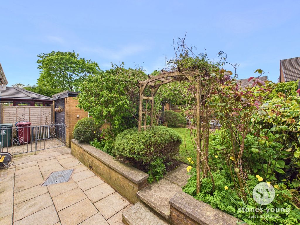 Property photo 2 of 27
