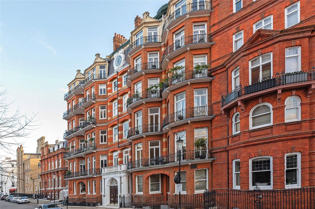 Property photo 2 of 17 External