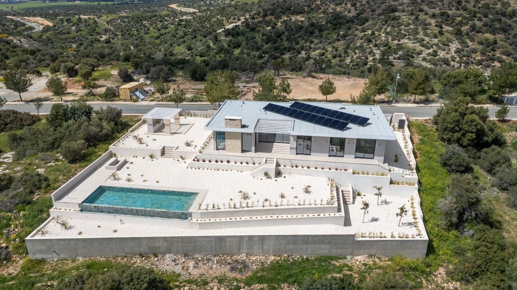 Property photo 1 of 58