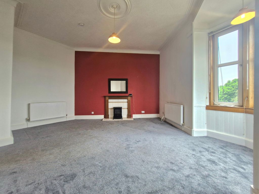 Property photo 3 of 6 Lounge
