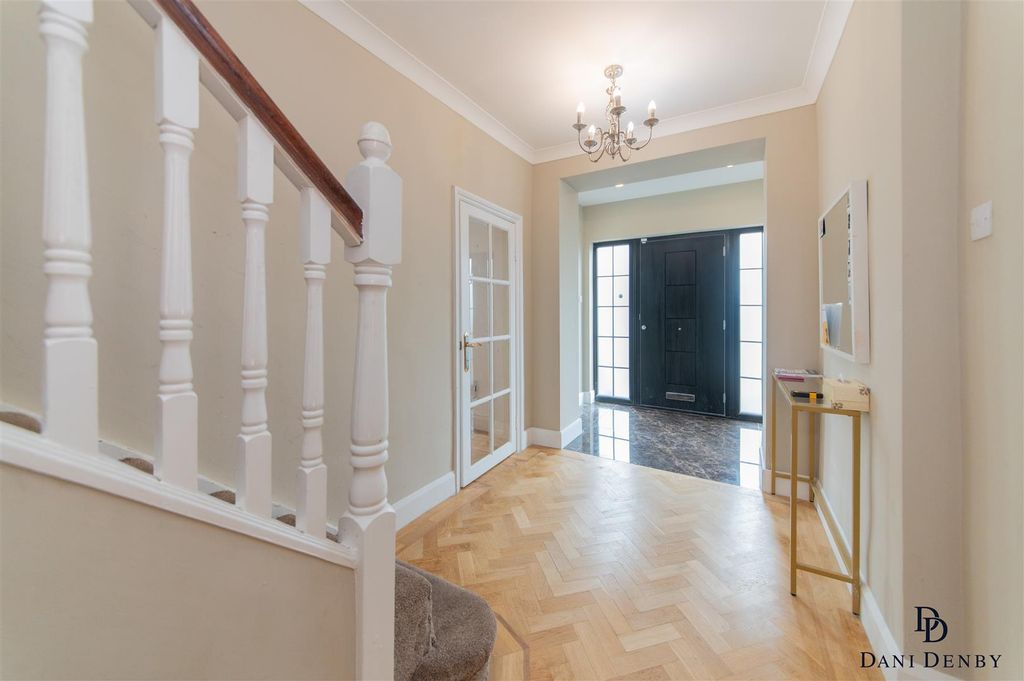 Property photo 2 of 24