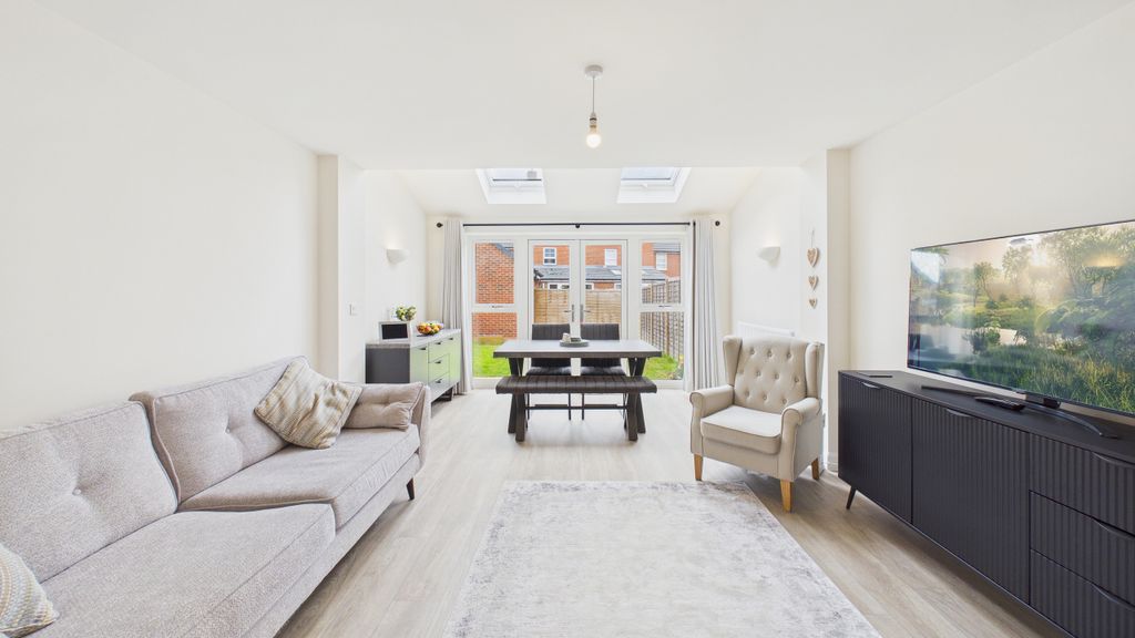 Property photo 3 of 31 Cam04968G0-Pr0113-Still017