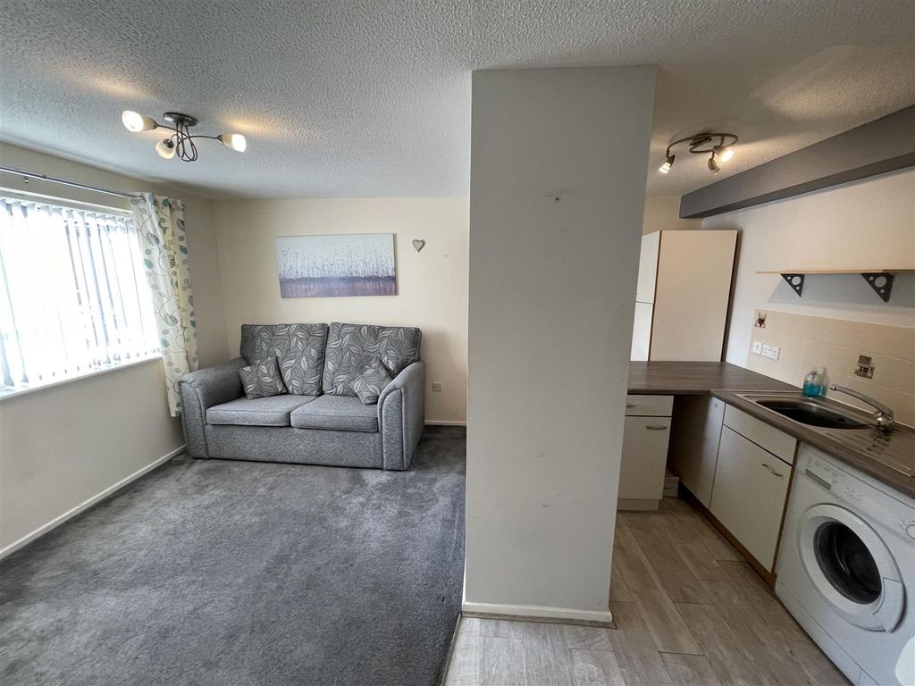 Property photo 3 of 11 8743B4A2-B50F-4Fd9-B000-5466Acd2Cb42.Jpeg