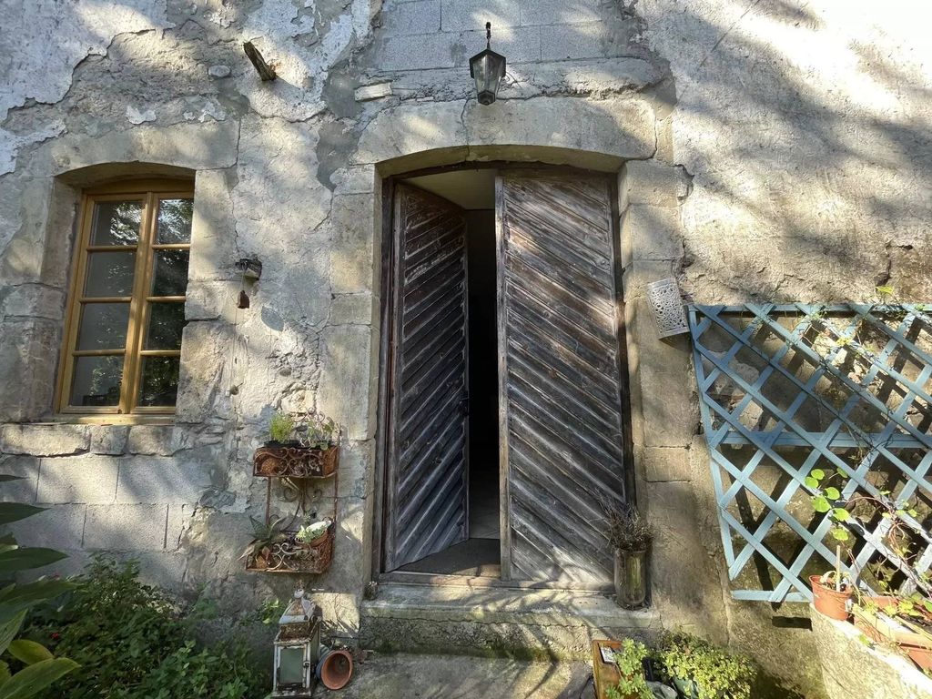 Property photo 2 of 8