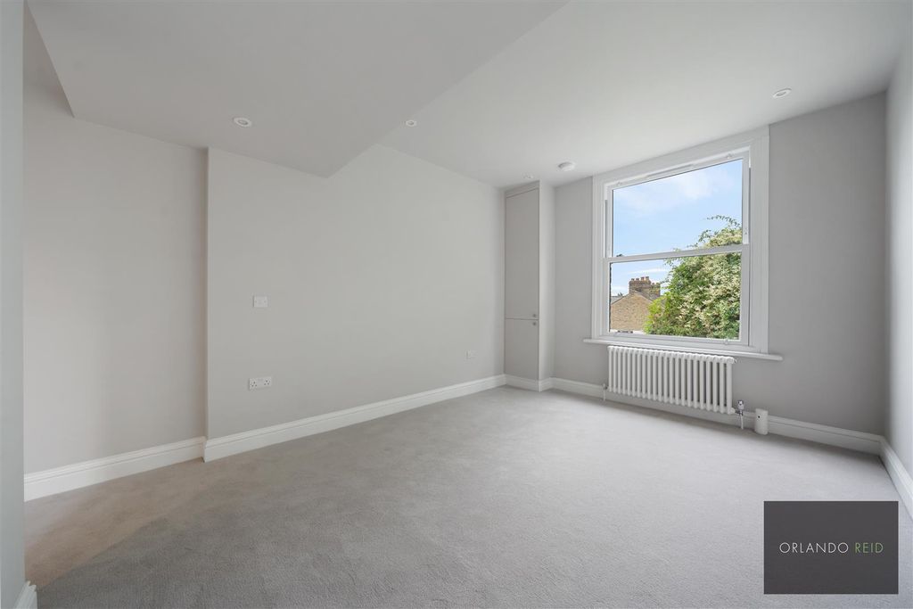 Property photo 3 of 12 182B Dunstans Road Se22 0Es-1.Jpg
