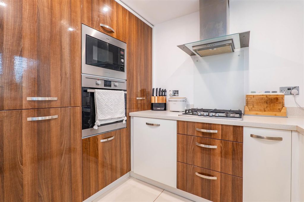 Property photo 3 of 22 Kitchen