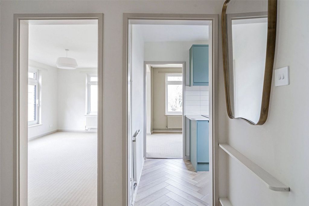 Property photo 2 of 13 Gore Road E9
