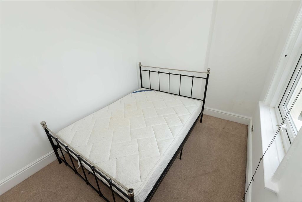 Property photo 3 of 10 Newland_9.Jpg