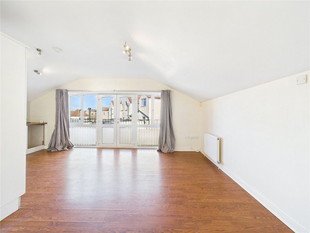 Property photo 3 of 18 Picture No. 22