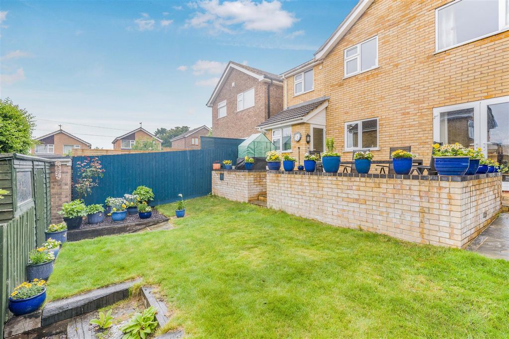 Property photo 2 of 16 15 Ashlade, Middleton Cheney-18.Jpg