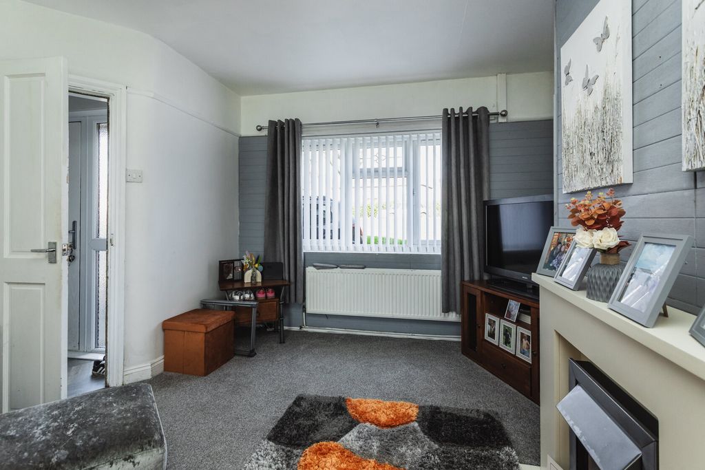 Property photo 3 of 32