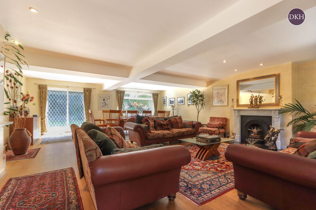 Property photo 2 of 25 Drawing Room