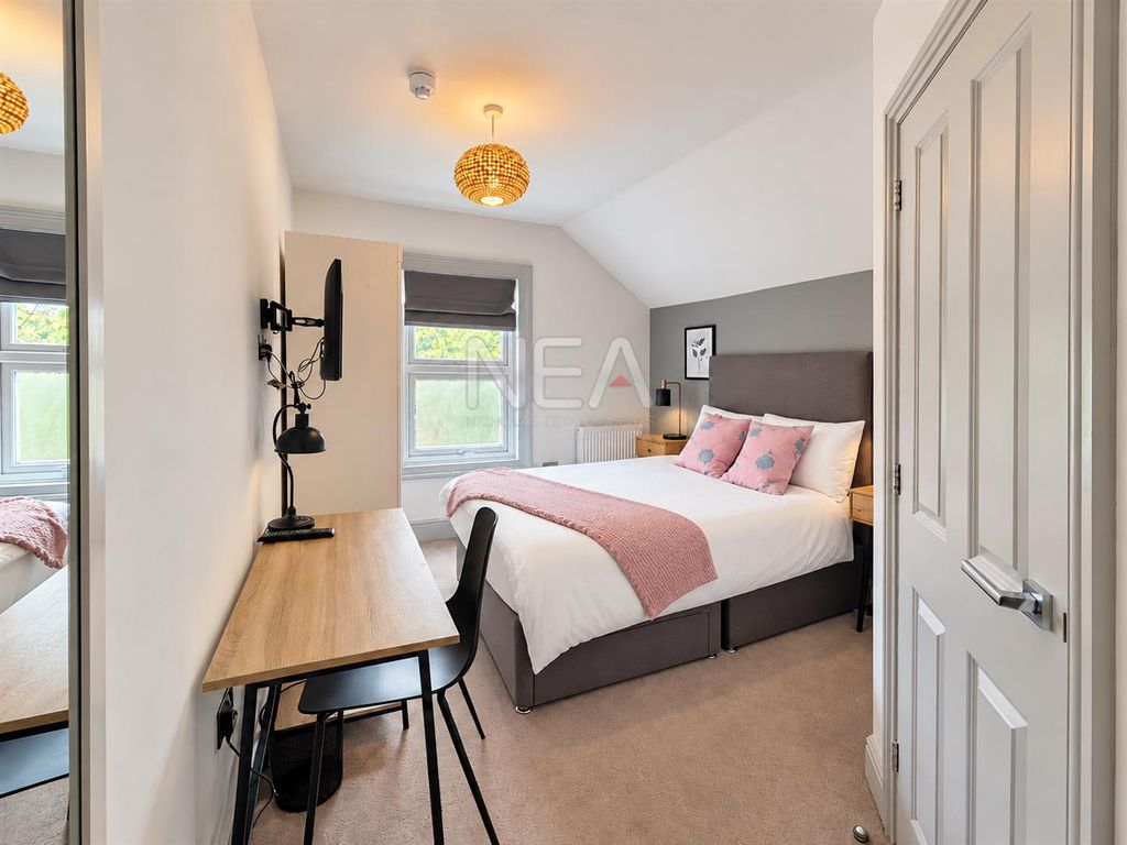 Property photo 1 of 12 Room 3