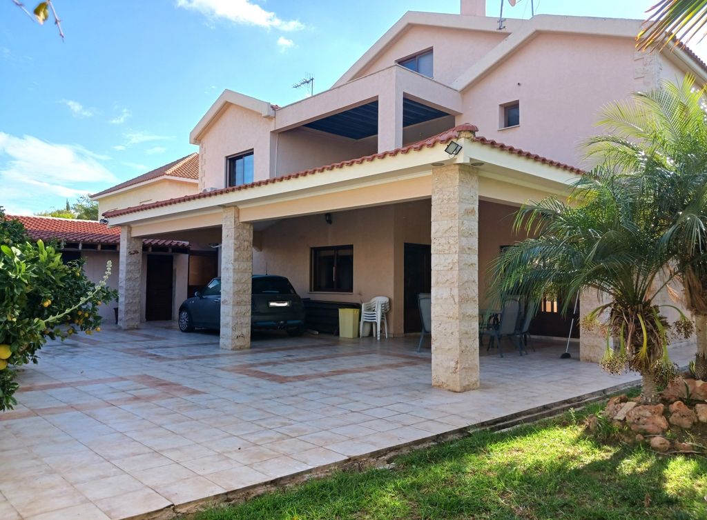 Property photo 2 of 16