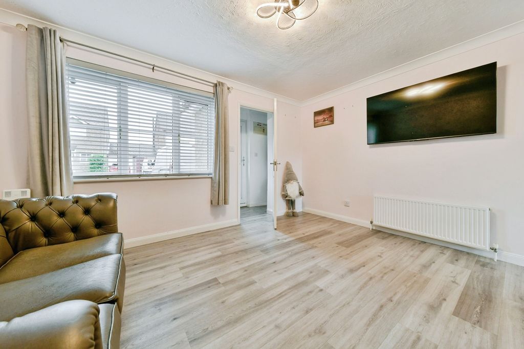 Property photo 3 of 18 Pbox-Img.Jpg