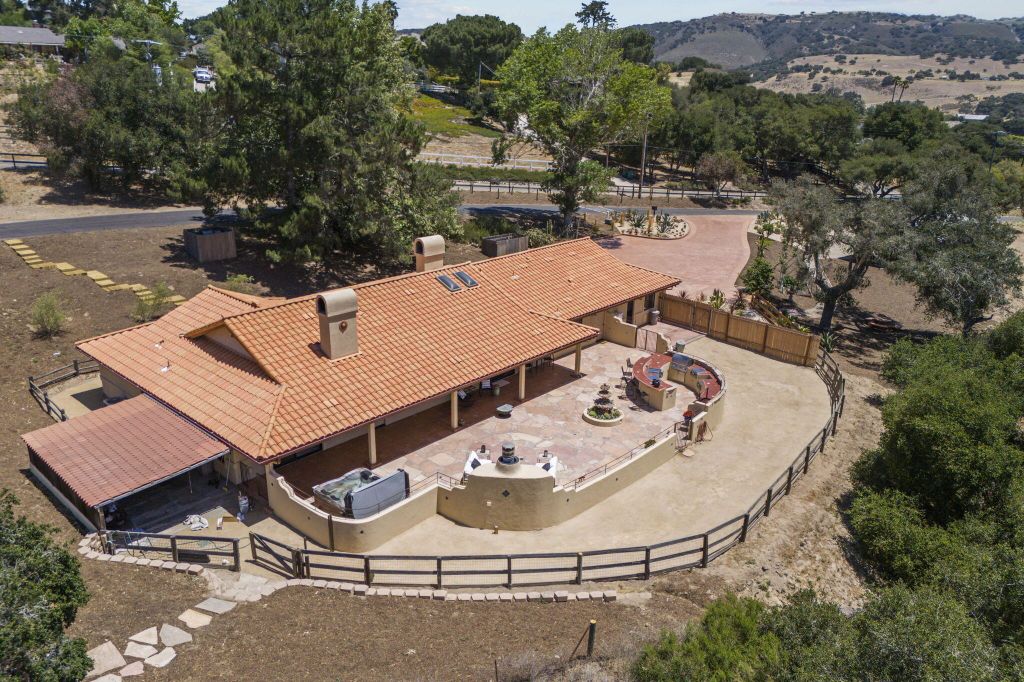 Property photo 3 of 10 <Alttext/>