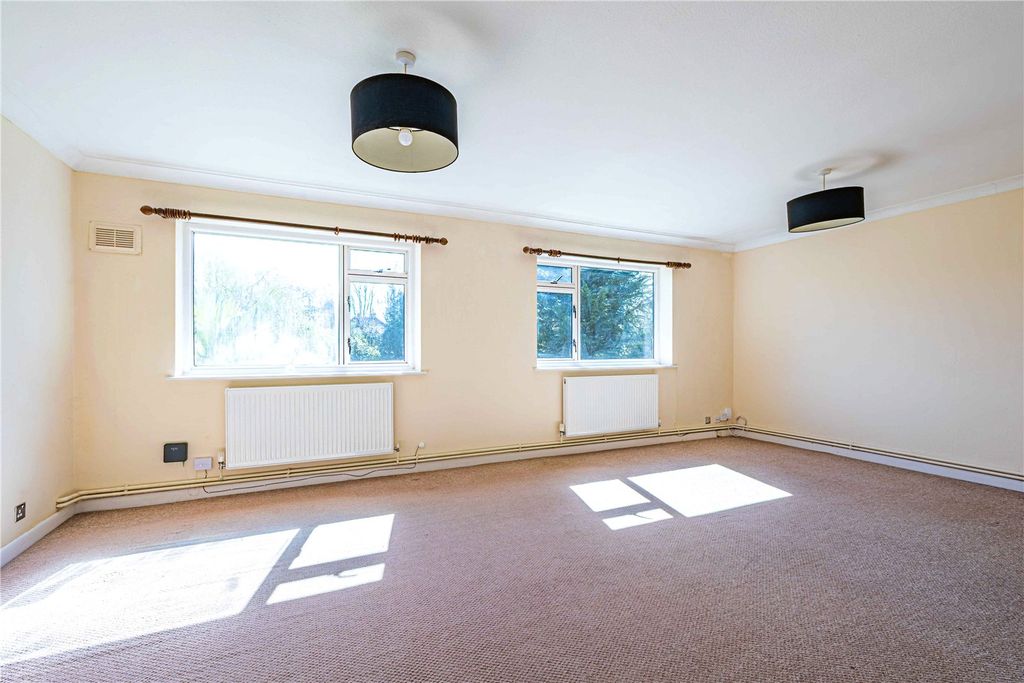 Property photo 3 of 16 Picture No. 12