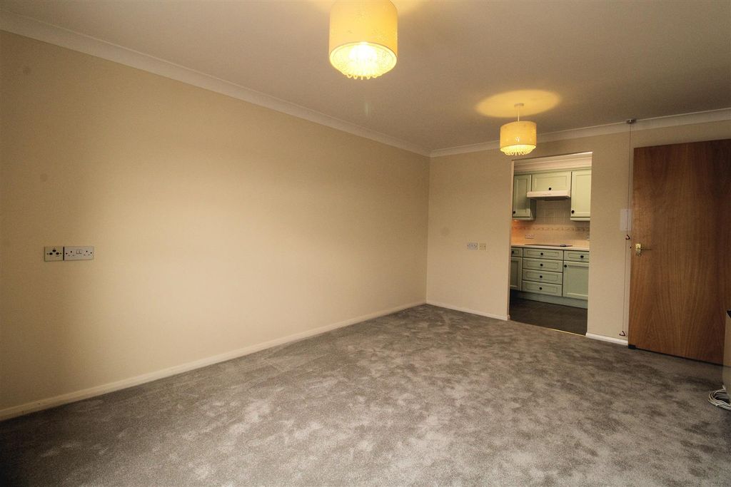 Property photo 2 of 14 Lounge