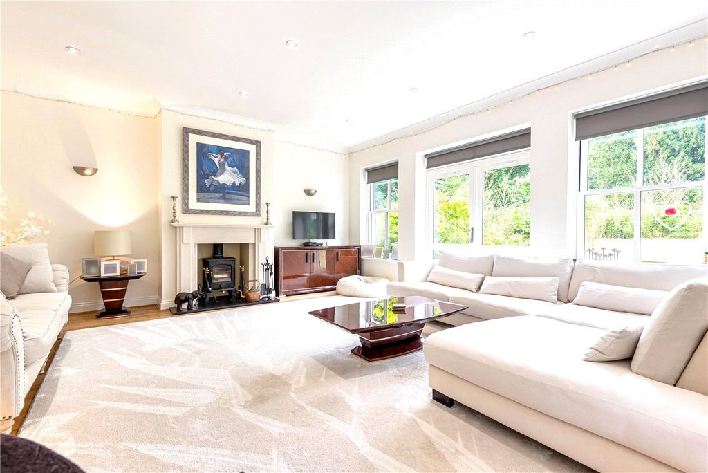 Property photo 2 of 10 Sitting Room