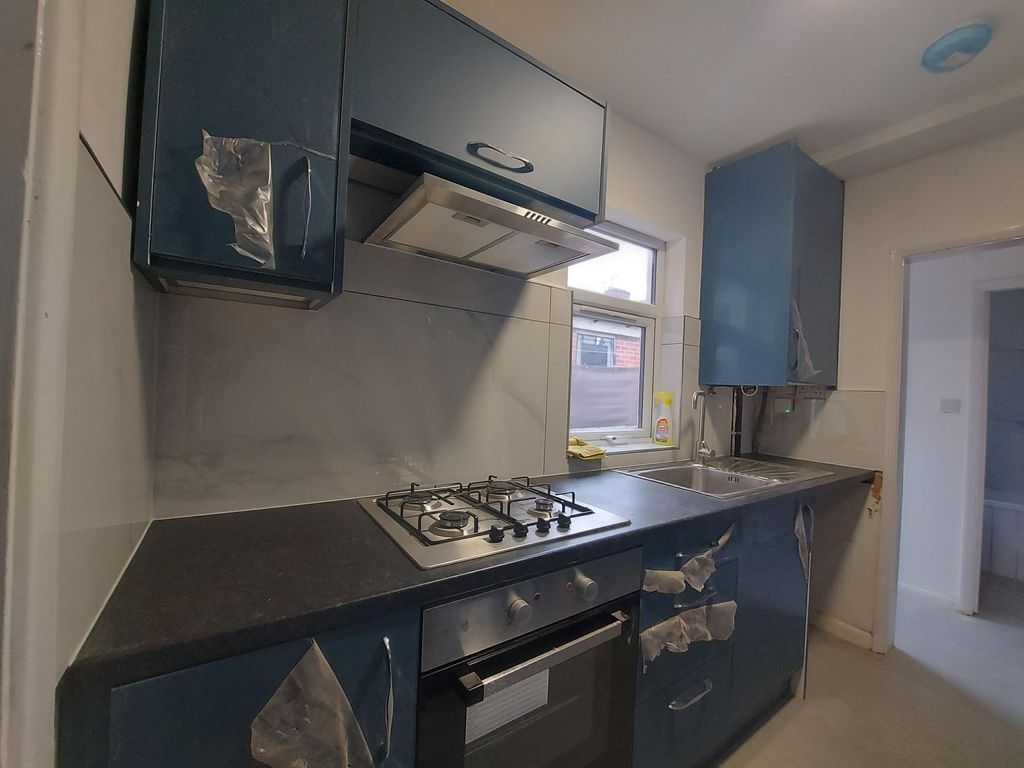 Property photo 3 of 7 Kitchen