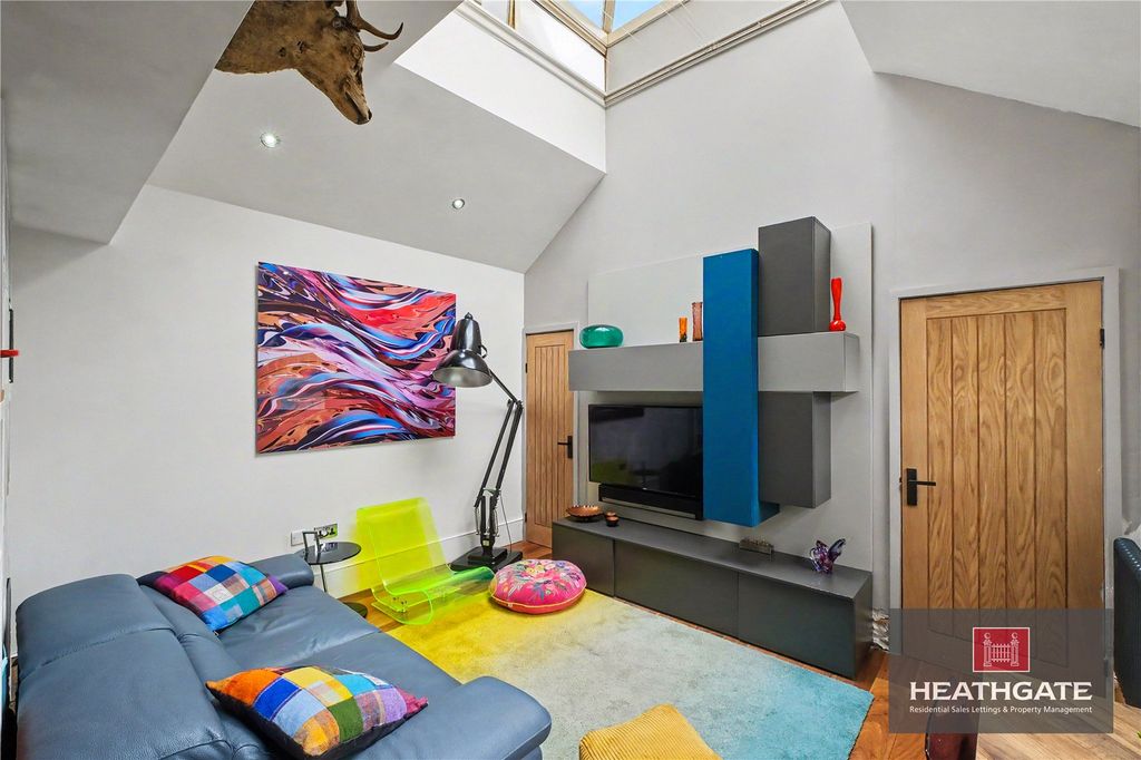 Property photo 1 of 11 Main-Image-521