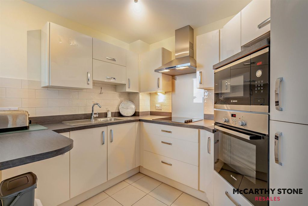 Property photo 2 of 10 8600989-Interior07-800.Jpg