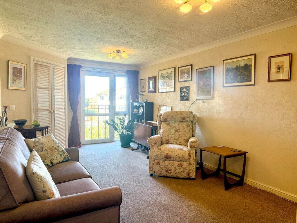 Property photo 2 of 17 Living Room