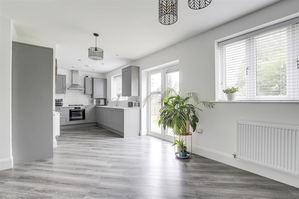 Property photo 3 of 26 9748.Jpg