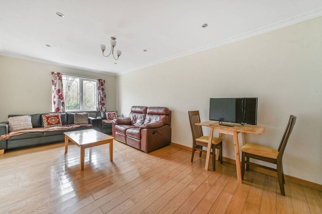Property photo 2 of 5