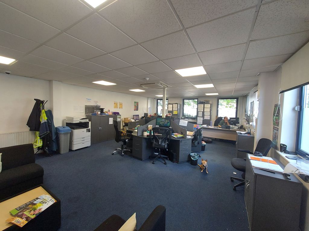 Property photo 3 of 9 Office Space