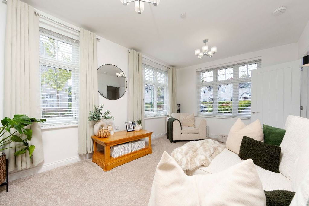 Property photo 2 of 31