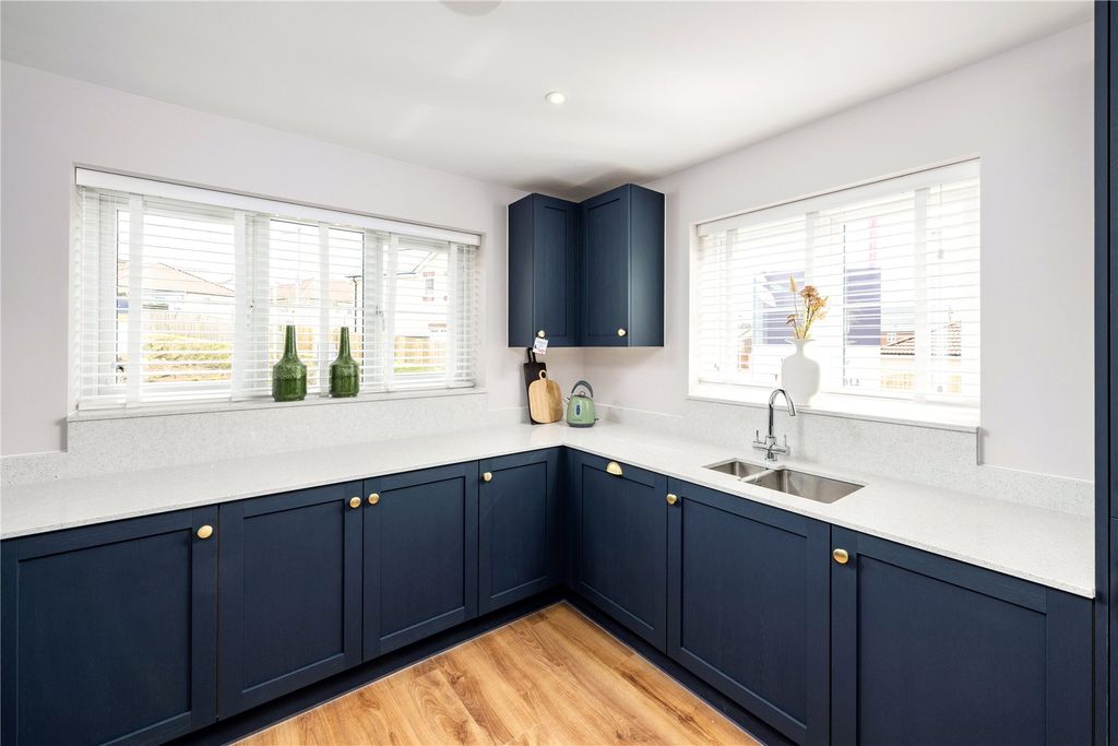 Property photo 2 of 7 Show Home