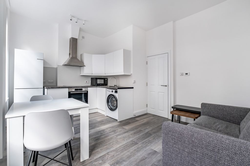 Property photo 3 of 9 Reception