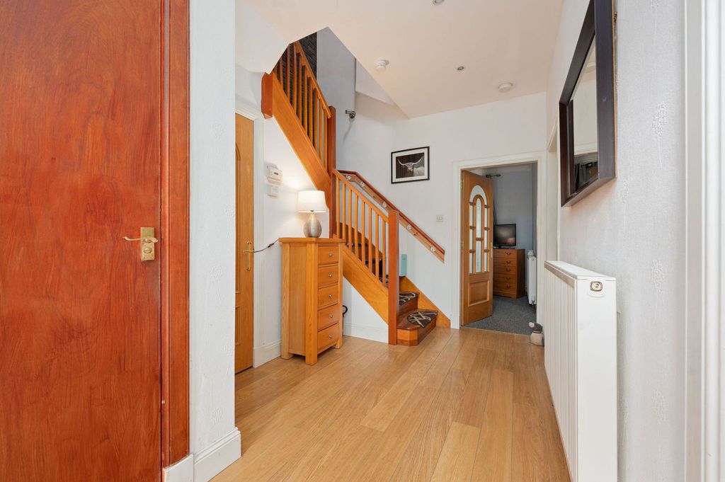 Property photo 3 of 32