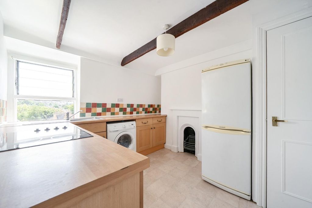 Property photo 3 of 18 Kitchen 2.Jpg