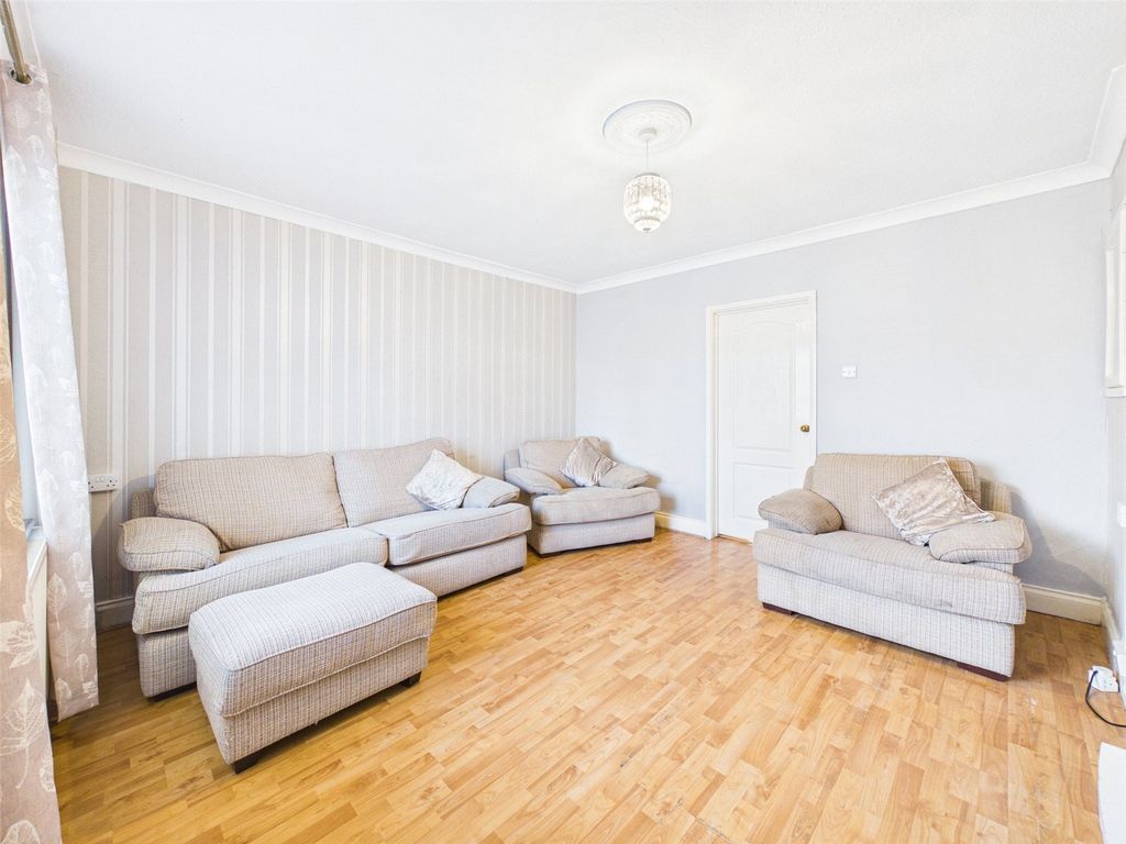 Property photo 2 of 14 Picture No. 04