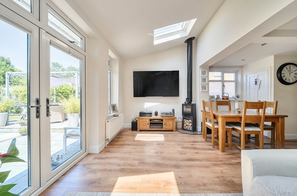 Property photo 3 of 14 1483487-14-6A3Ed5...