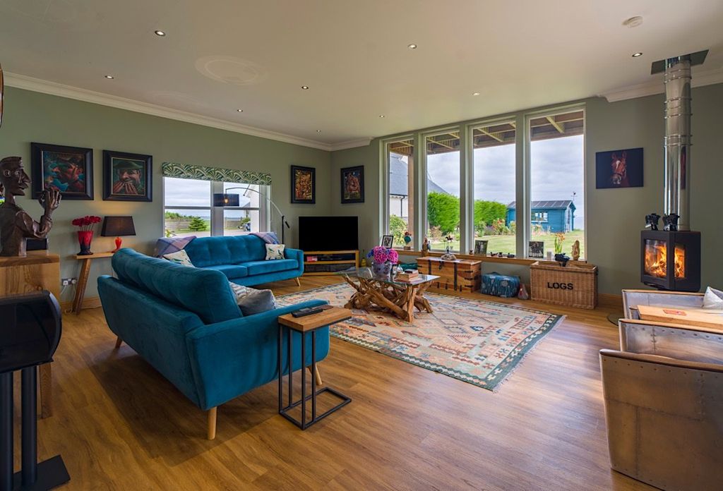Property photo 3 of 16 Sitting Room
