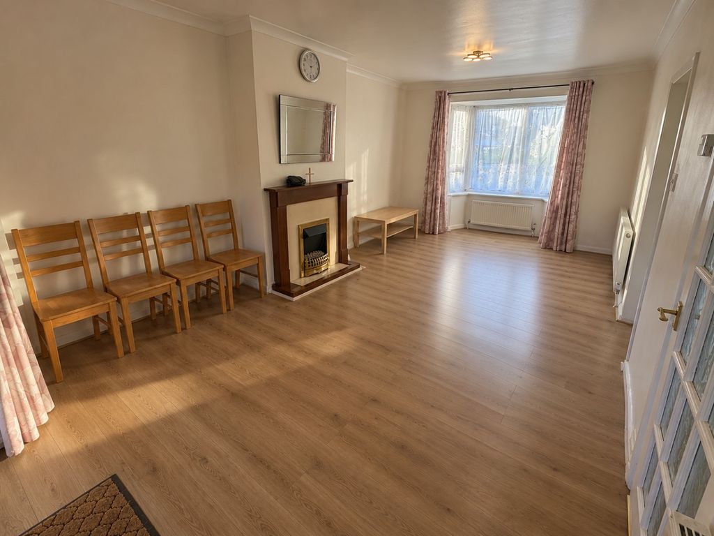 Property photo 3 of 9 5695014