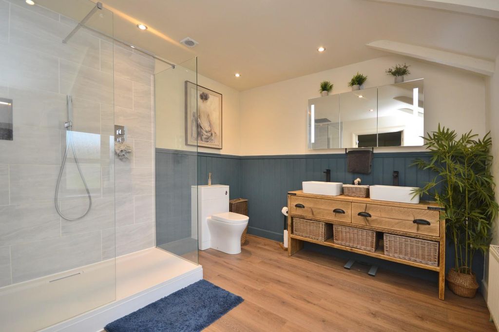 Property photo 3 of 55 En Suite Bathroom