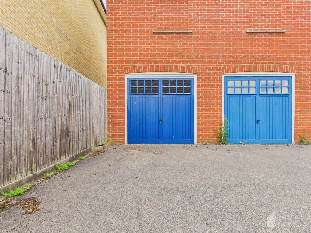 Property photo 3 of 13 Cam02365G0-Pr0481-Still016.Jpg
