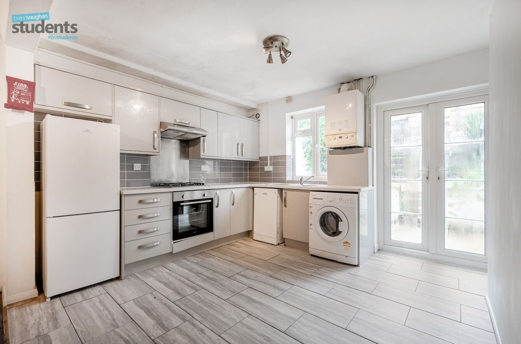 Property photo 2 of 11 B1c34761-Acc6-446...