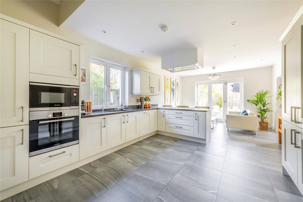 Property photo 3 of 28 Kitchen