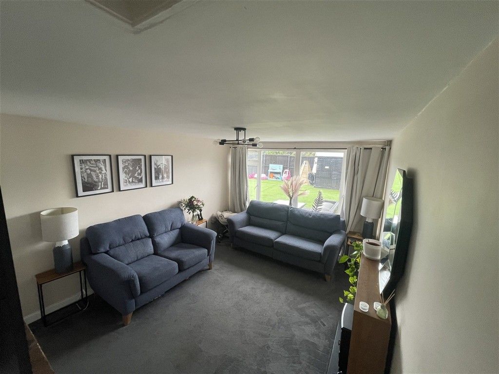 Property photo 3 of 10 Lounge