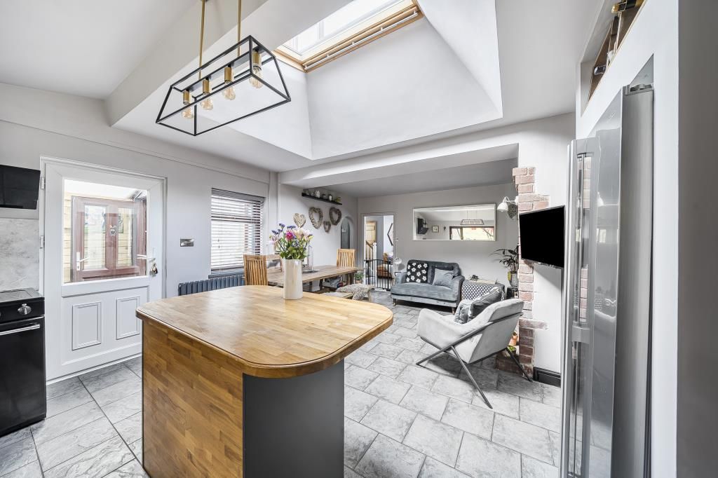 Property photo 3 of 20 Kitchen