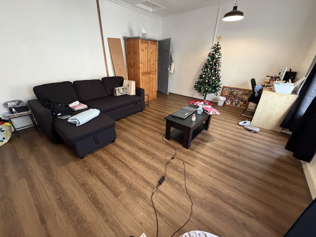 Property photo 2 of 9 Lounge