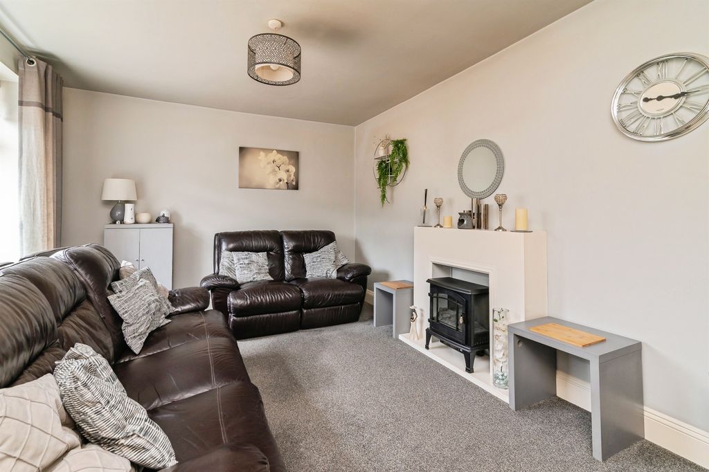 Property photo 2 of 21