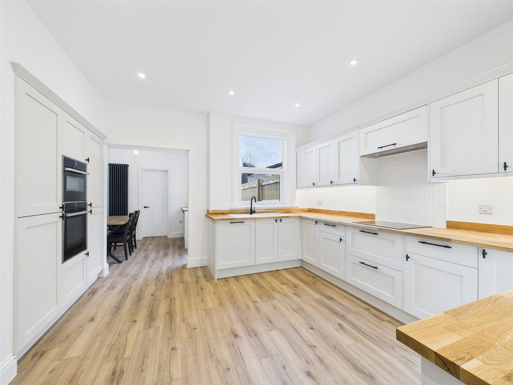 Property photo 2 of 17 Kitchen / Dining Room