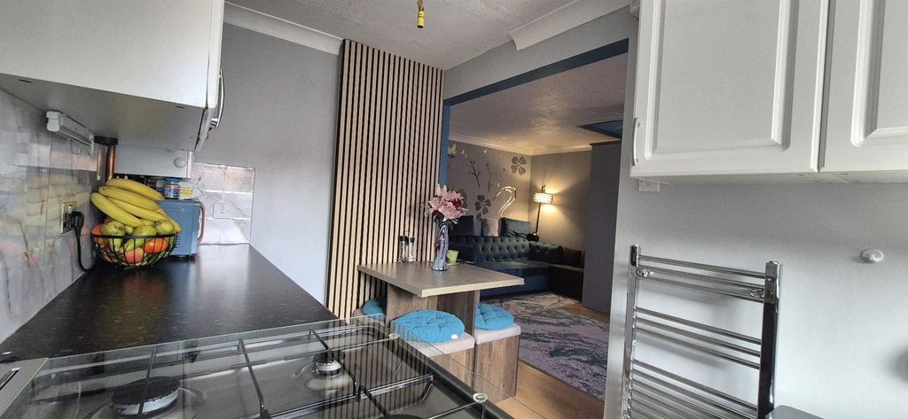 Property photo 3 of 12 5.Jpg